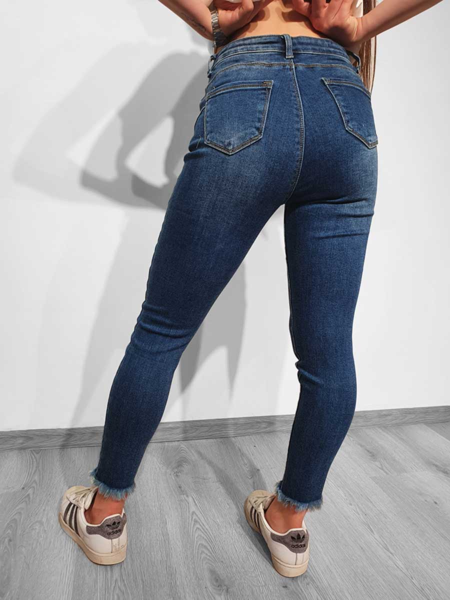 Jeans denim strappato